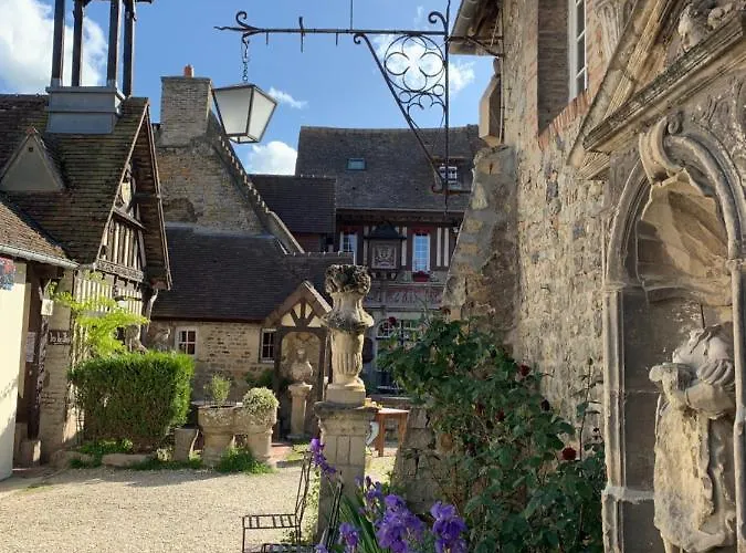 Côte D'azur: Beachside Retreat With Nautical Adventures