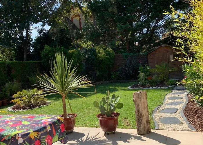 Côte D'azur: Beachside Retreat With Nautical Adventures *